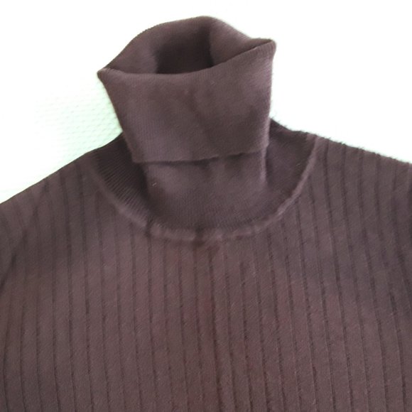 Ribbed Berry Turtleneck  Sweater, M - Picture 3 of 6